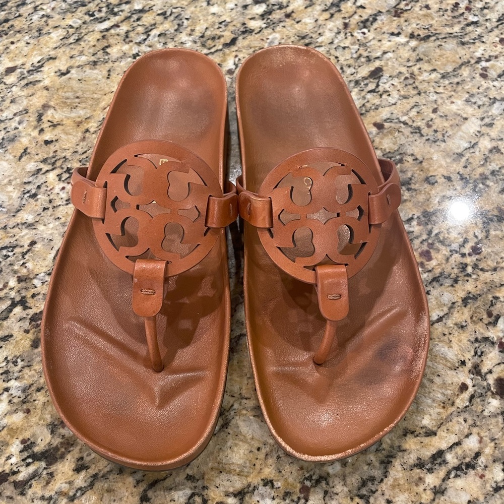 GUC Tory Burch Miller Cloud Sandals Sz 9 .  Please note wear in pictures.